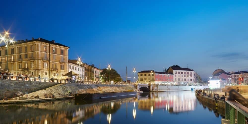 17. Navigli and Darsena, the aperitif hour 17. Navigli and Darsena, the aperitif hour